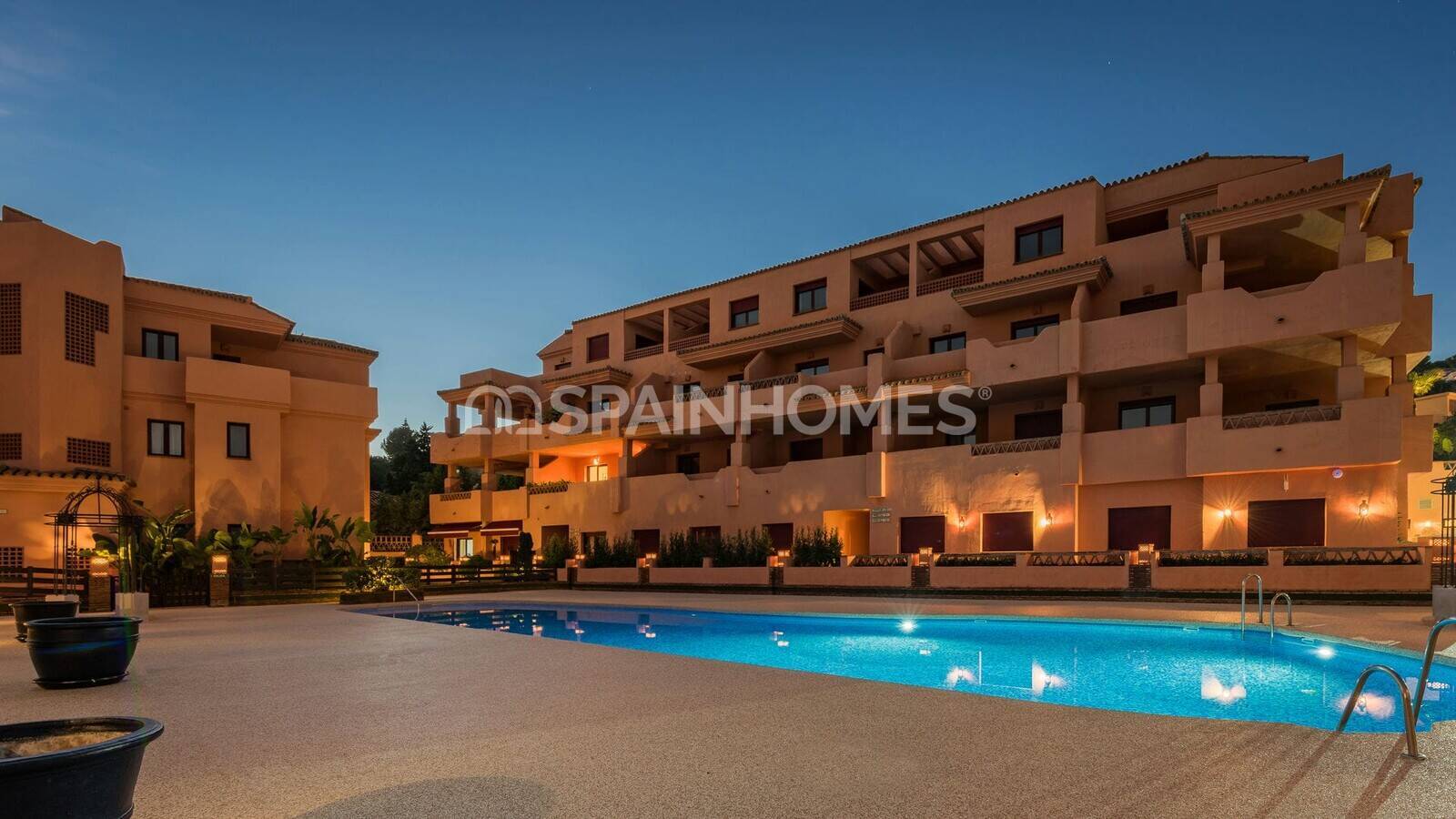 Apartamento en Benahavís, Málaga, España 2 dormitorios, 79 m2 No. 196488