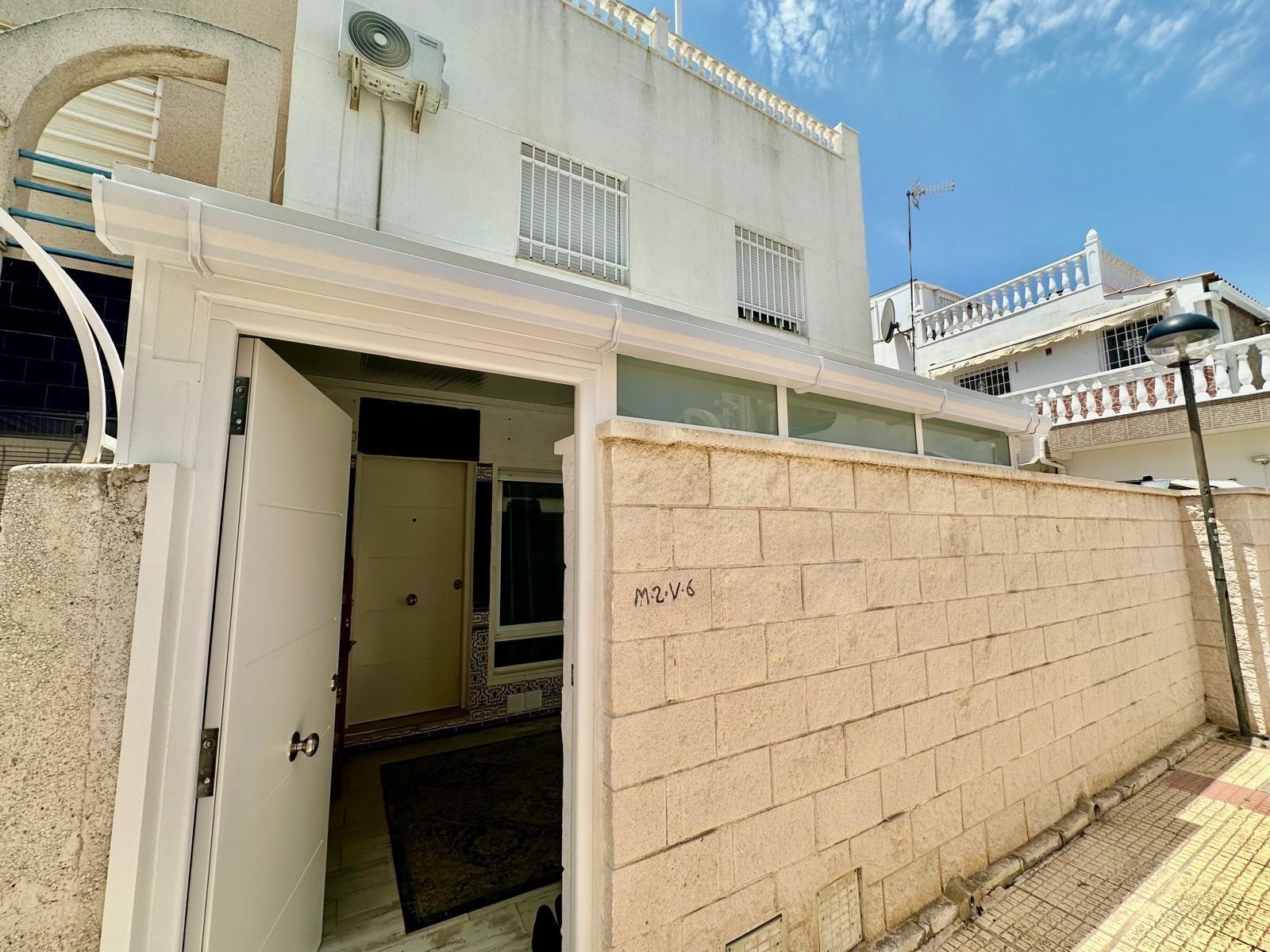 Bungalow in Torrevieja, Alicante, Spanien 2 Schlafzimmer, 95 m2 Nr. 140567