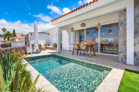 Bungalow in Torviscas, Tenerife, Spain 2 bedrooms, 98 sq.m. No. 74163