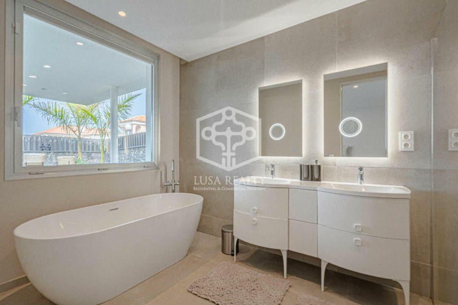 Villa en Adeje, Tenerife, España 4 dormitorios, 281 m2 No. 111114