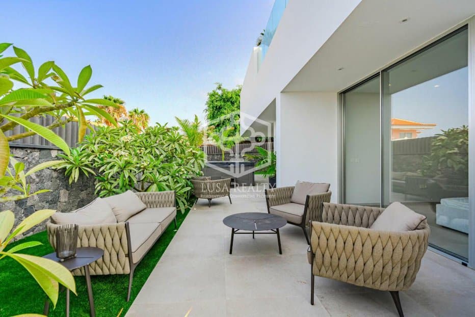Villa en Adeje, Tenerife, España 4 dormitorios, 281 m2 No. 111114
