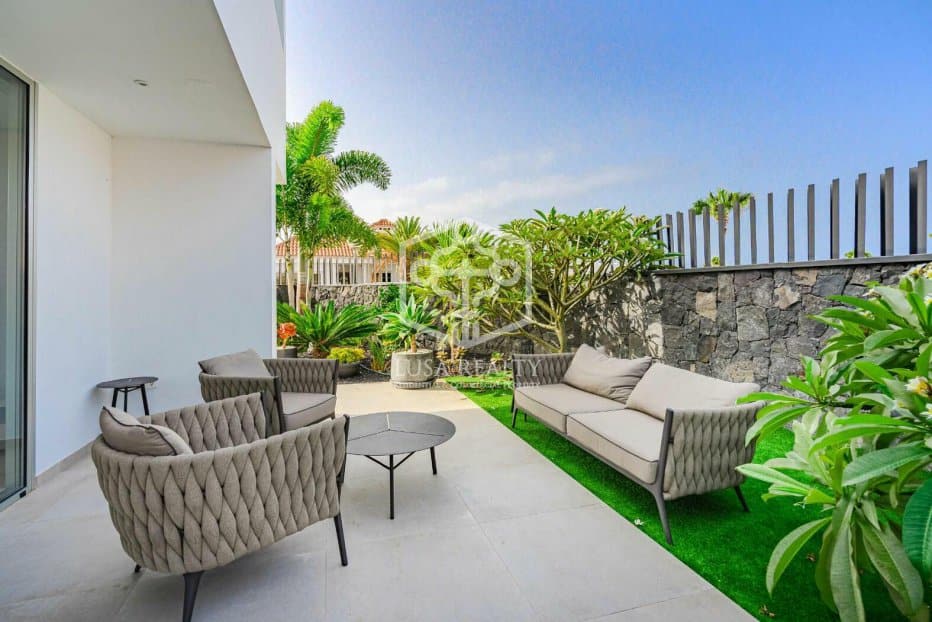 Villa en Adeje, Tenerife, España 4 dormitorios, 281 m2 No. 111114