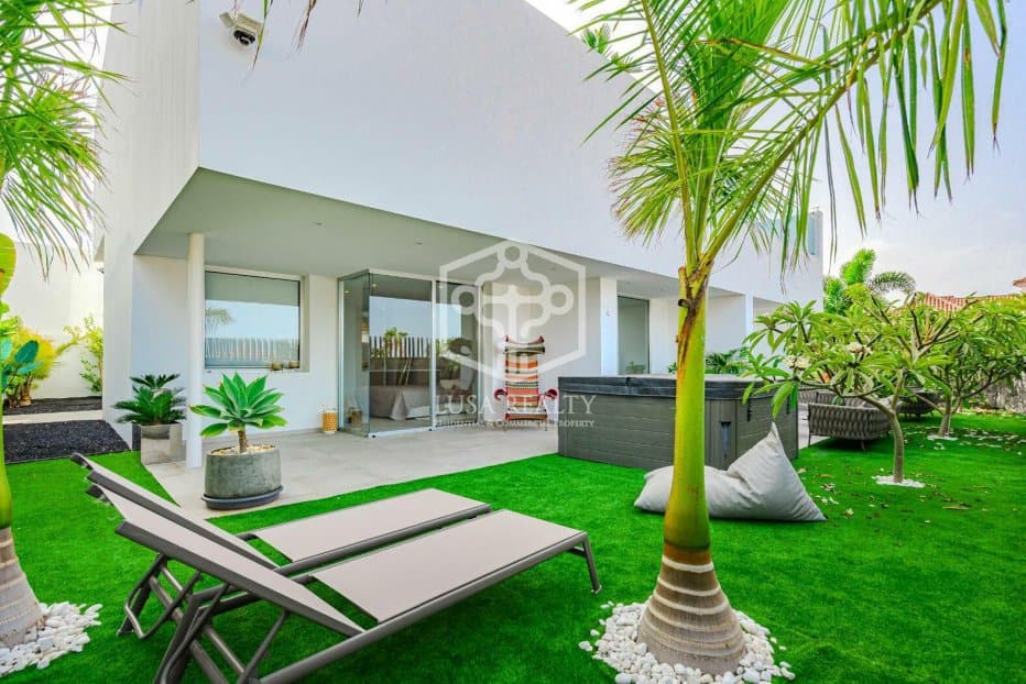 Villa en Adeje, Tenerife, España 4 dormitorios, 281 m2 No. 111114