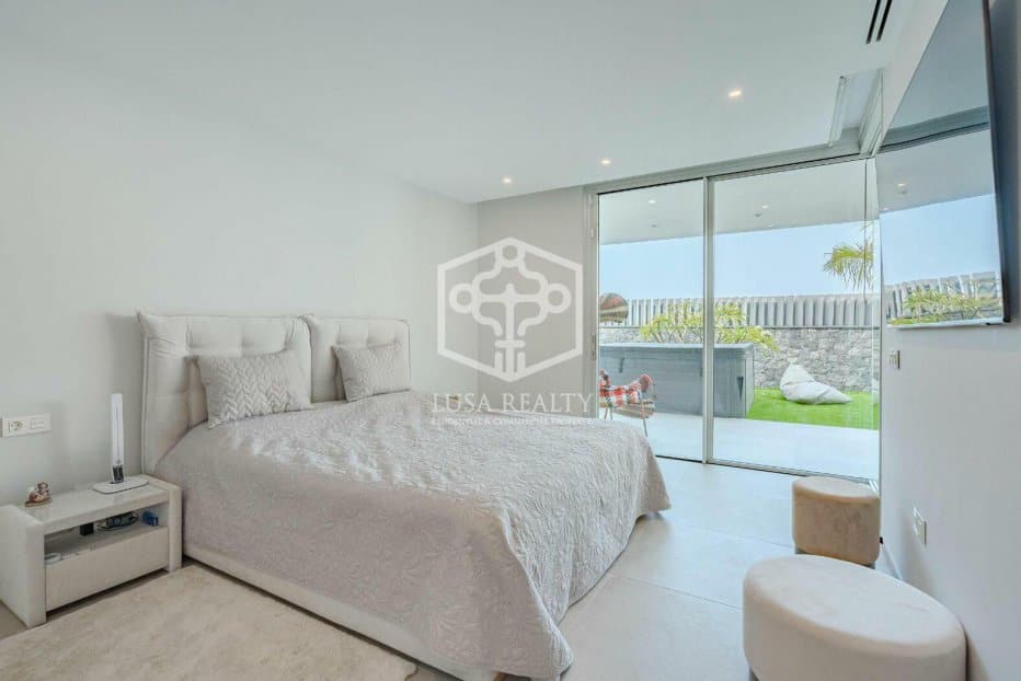 Villa en Adeje, Tenerife, España 4 dormitorios, 281 m2 No. 111114