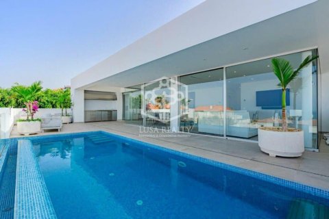 Villa in Adeje, Tenerife, Spain 4 bedrooms, 281 sq.m. No. 111114