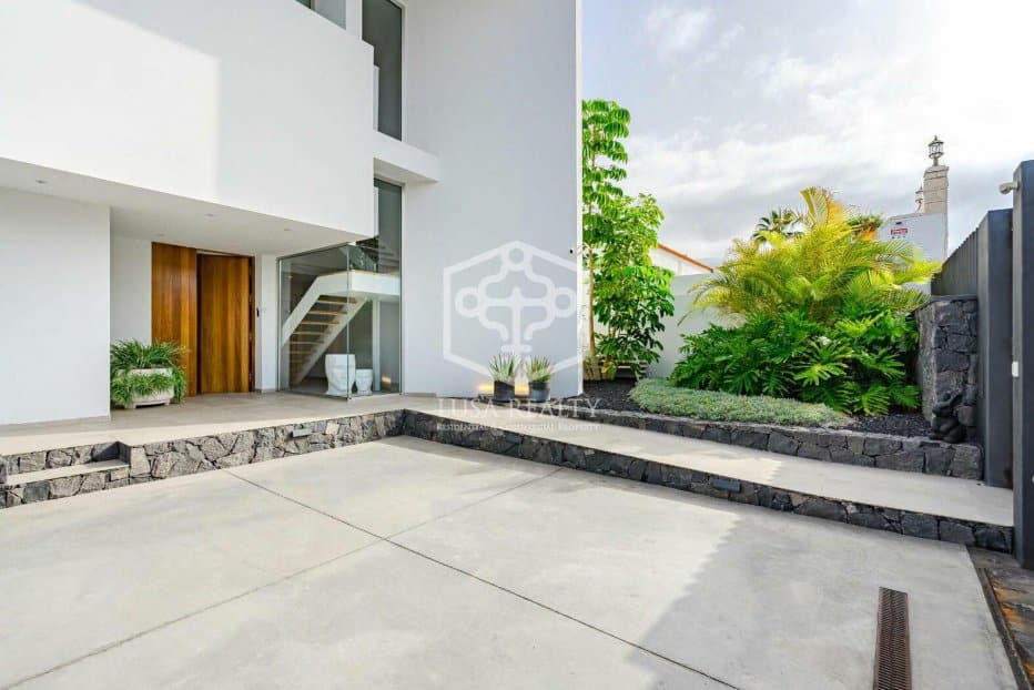Villa en Adeje, Tenerife, España 4 dormitorios, 281 m2 No. 111114