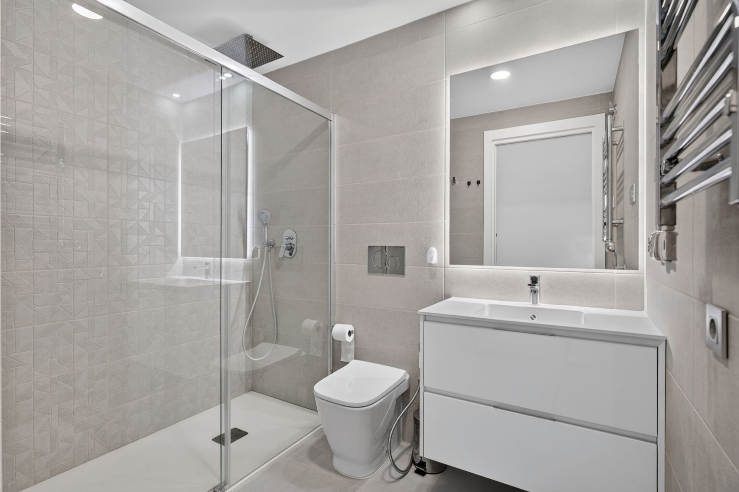 Apartamento en Benidorm, Alicante, España 2 dormitorios, 130 m2 No. 194086