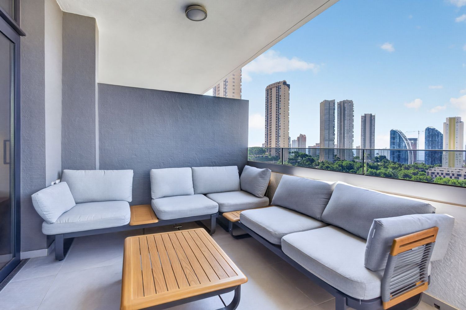 Apartamento en Benidorm, Alicante, España 2 dormitorios, 130 m2 No. 194086
