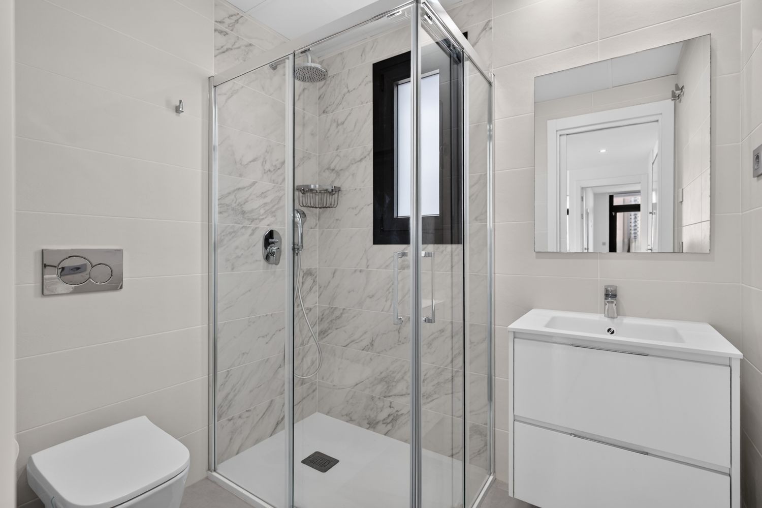 Apartamento en Benidorm, Alicante, España 2 dormitorios, 130 m2 No. 194086