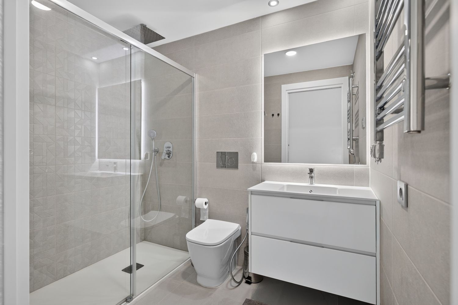 Apartamento en Benidorm, Alicante, España 2 dormitorios, 130 m2 No. 194086