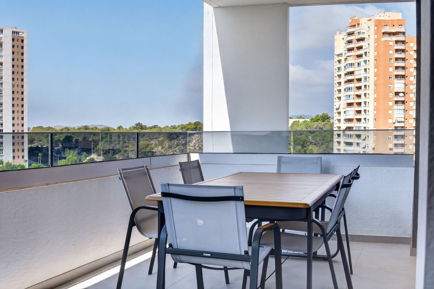 Apartamento en Benidorm, Alicante, España 2 dormitorios, 130 m2 No. 194086