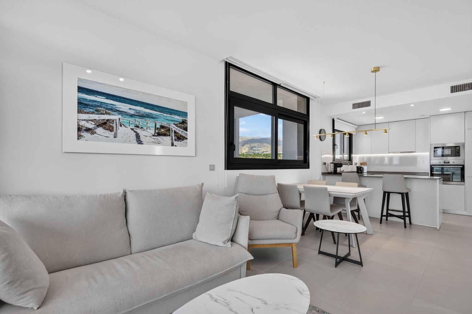 Apartamento en Benidorm, Alicante, España 2 dormitorios, 130 m2 No. 194086