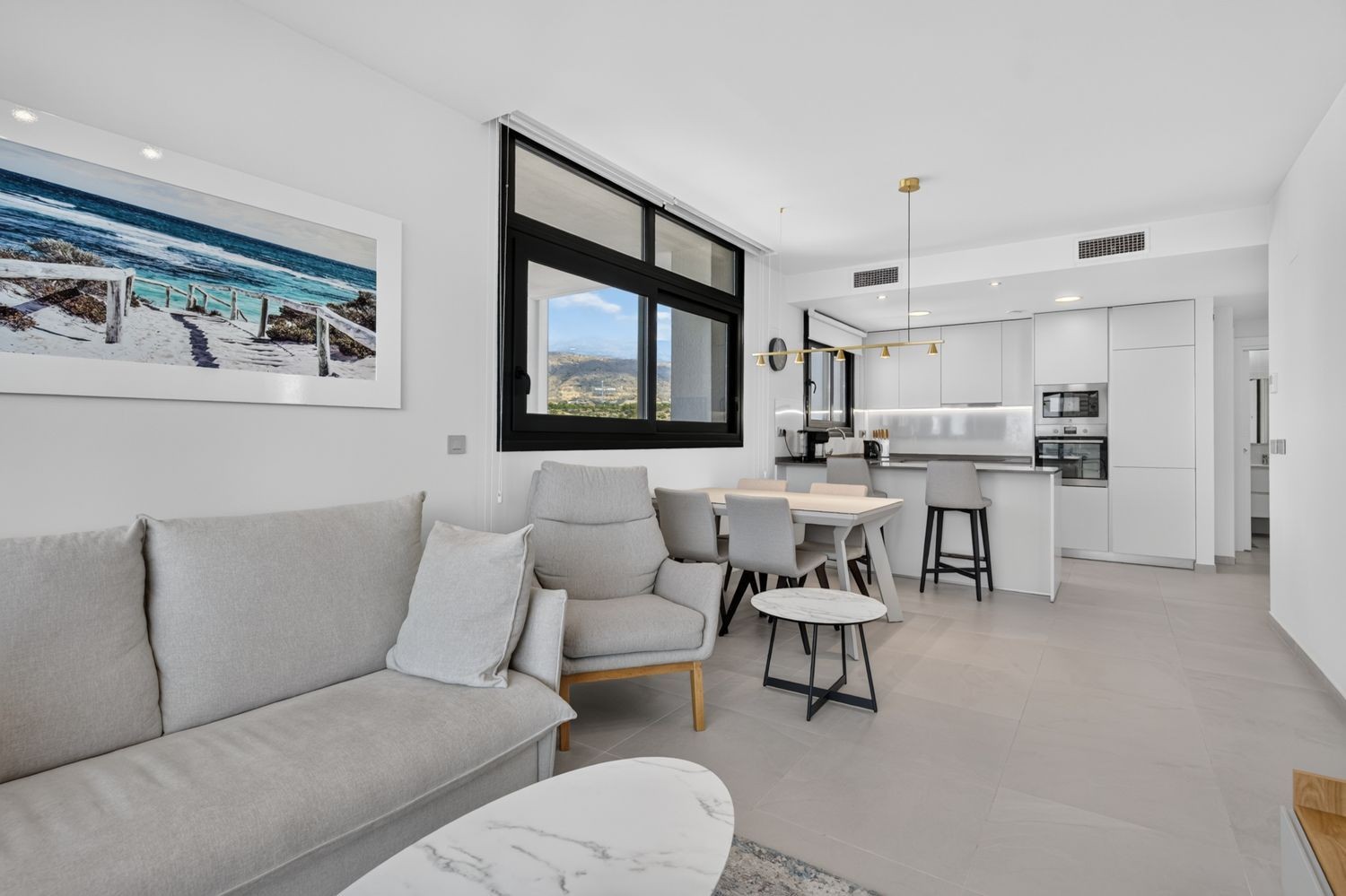 Apartamento en Benidorm, Alicante, España 2 dormitorios, 130 m2 No. 194086