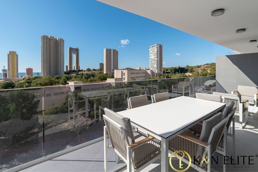 Apartamento en Benidorm, Alicante, España 2 dormitorios, 130 m2 No. 194086