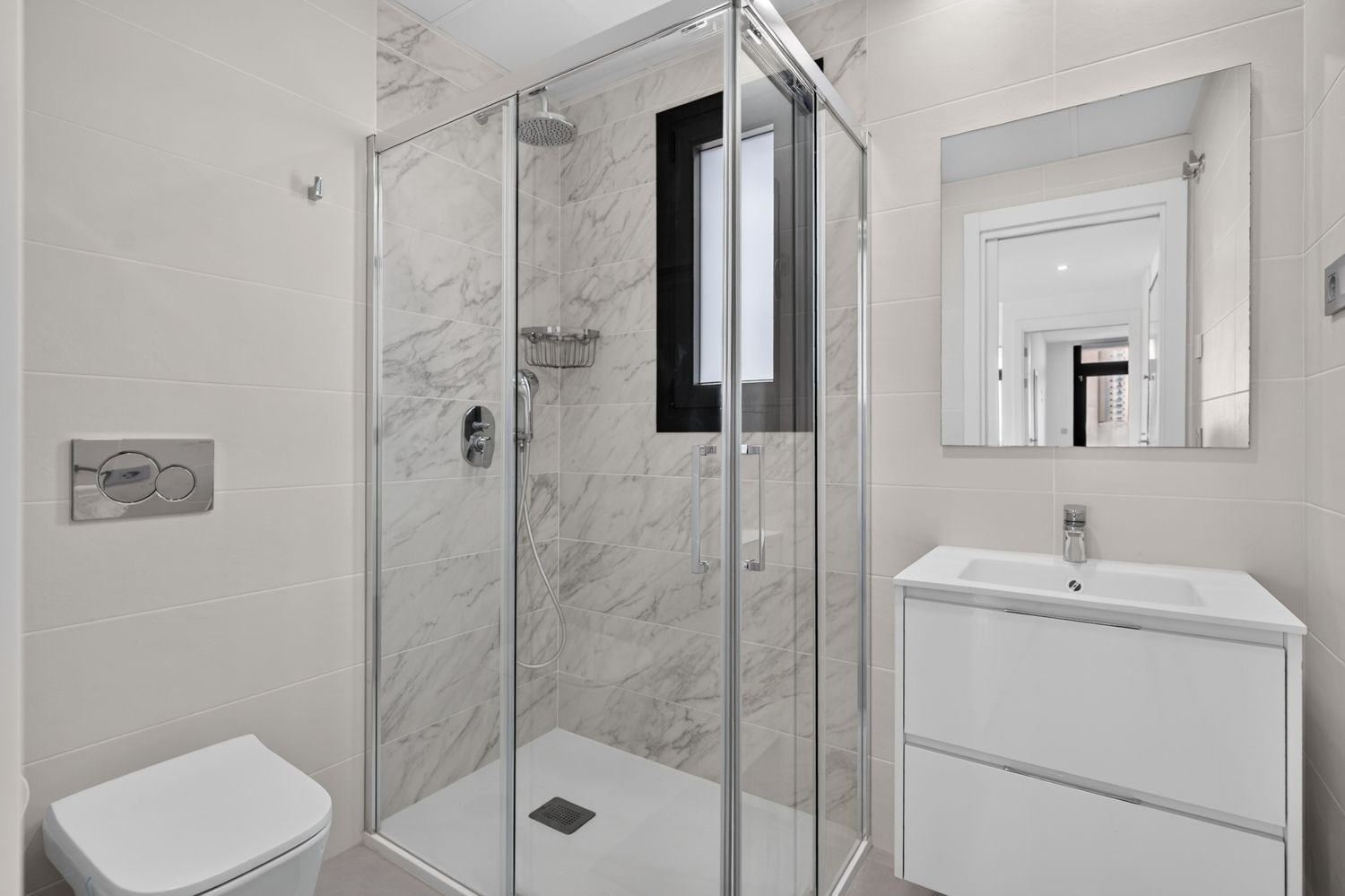 Apartamento en Benidorm, Alicante, España 2 dormitorios, 130 m2 No. 194086