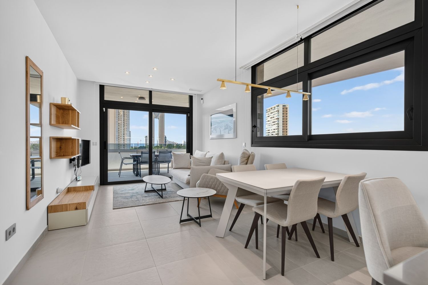 Apartamento en Benidorm, Alicante, España 2 dormitorios, 130 m2 No. 194086