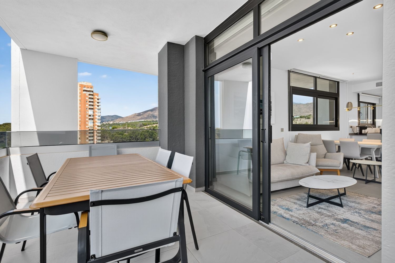Apartamento en Benidorm, Alicante, España 2 dormitorios, 130 m2 No. 194086