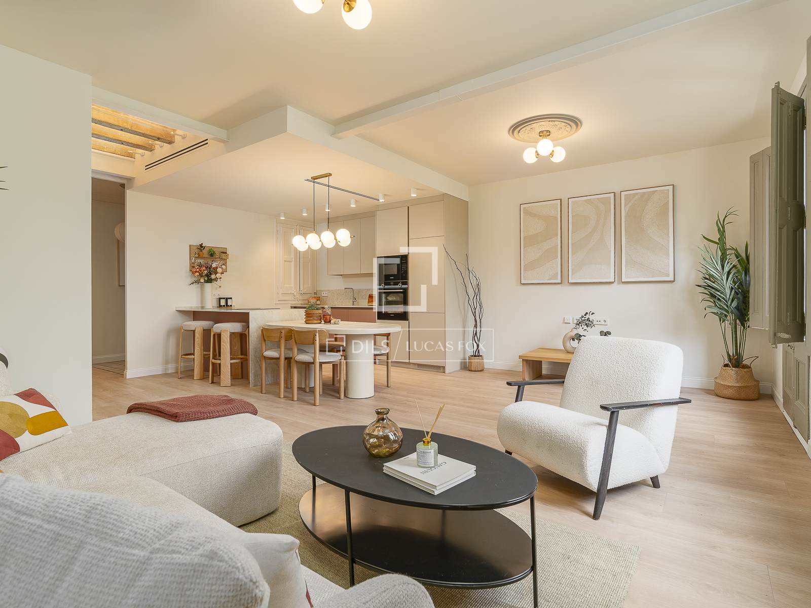 Apartamento en Barcelona, España 3 dormitorios, 135 m2 No. 194297