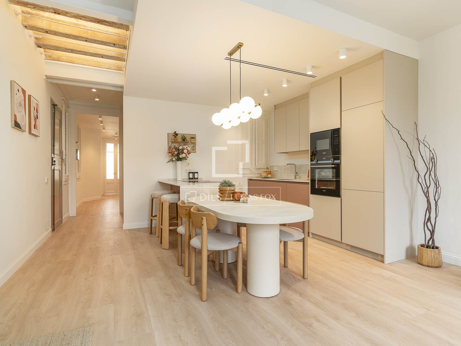 Apartamento en Barcelona, España 3 dormitorios, 135 m2 No. 194297