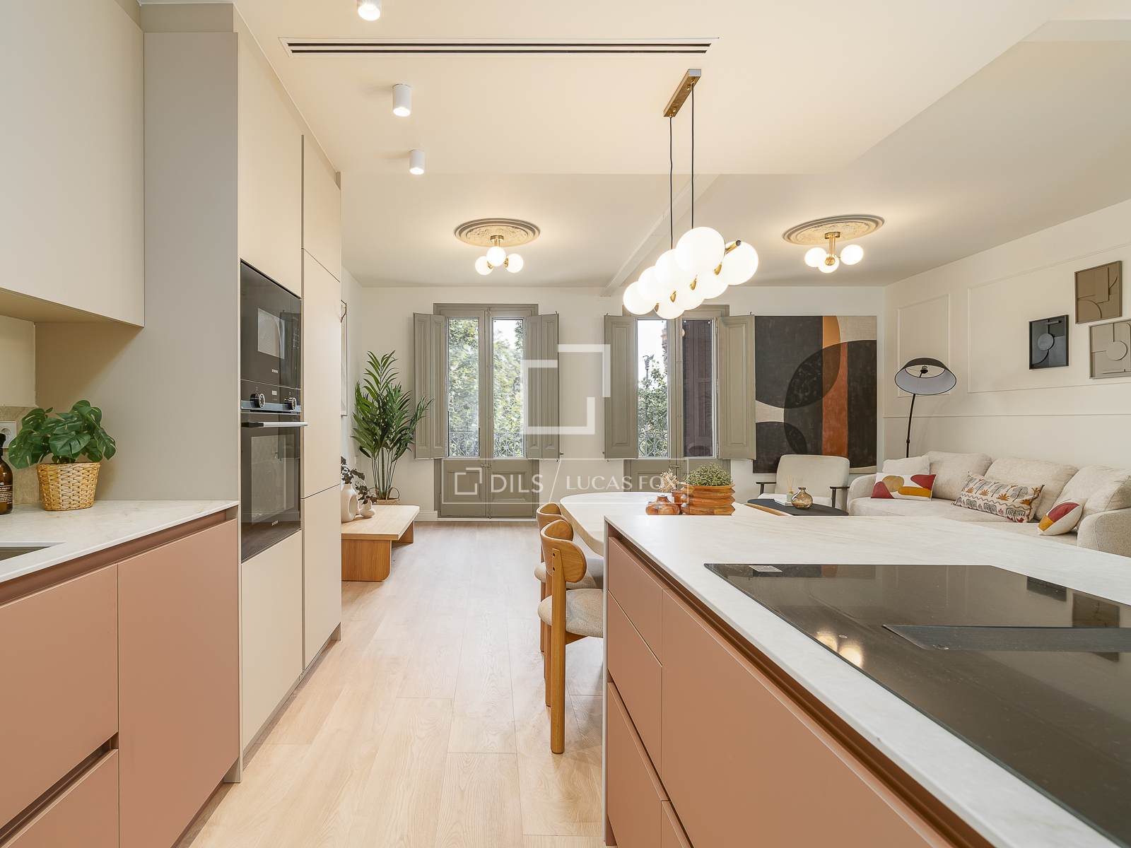 Apartamento en Barcelona, España 3 dormitorios, 135 m2 No. 194297