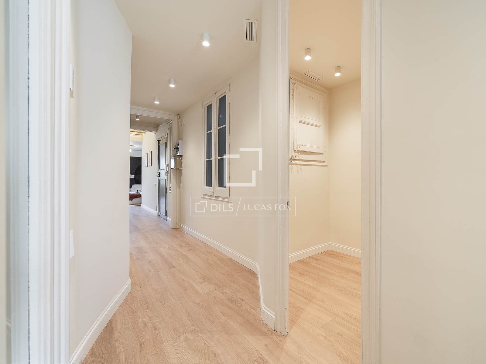 Apartamento en Barcelona, España 3 dormitorios, 135 m2 No. 194297