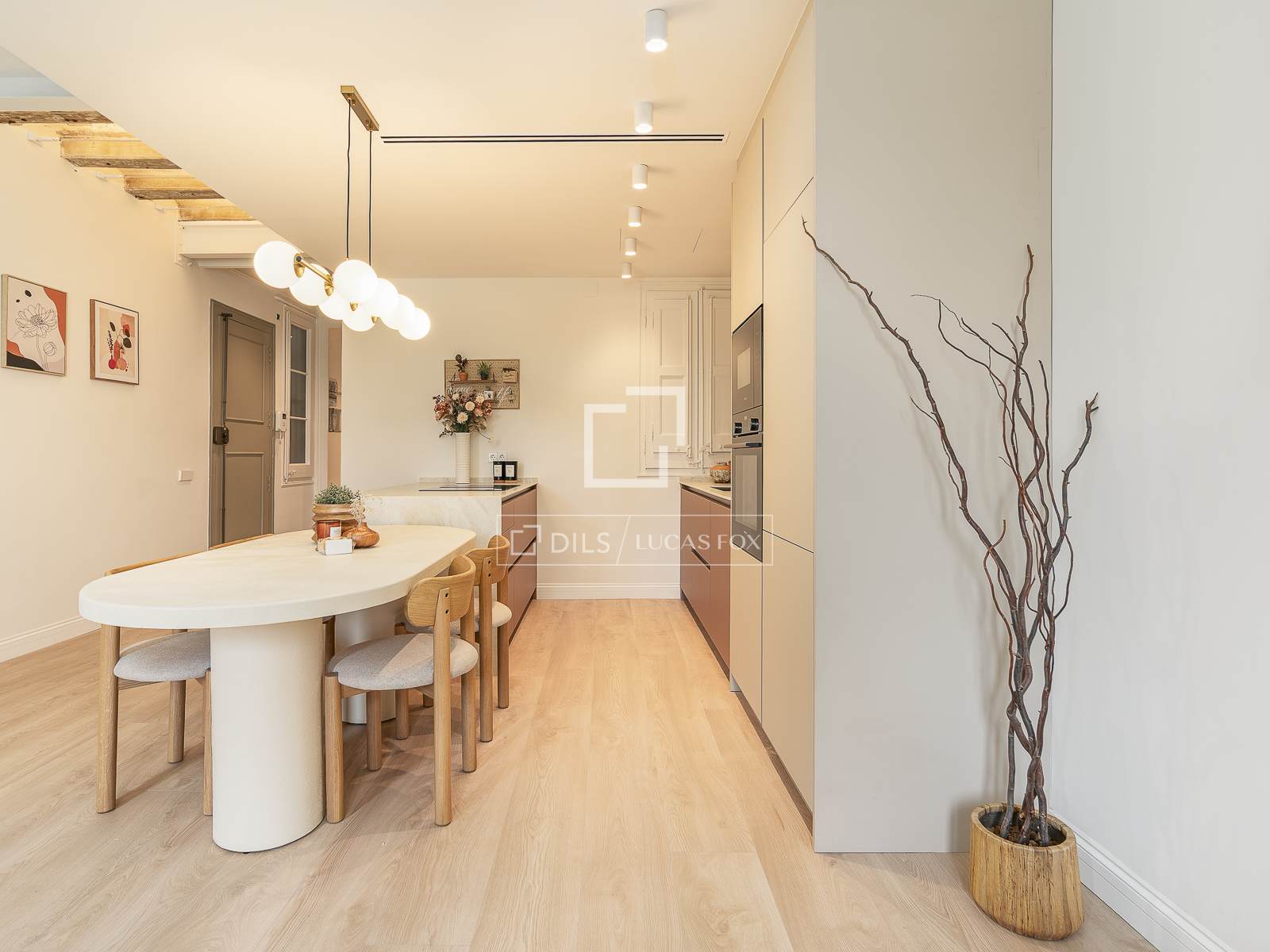 Apartamento en Barcelona, España 3 dormitorios, 135 m2 No. 194297