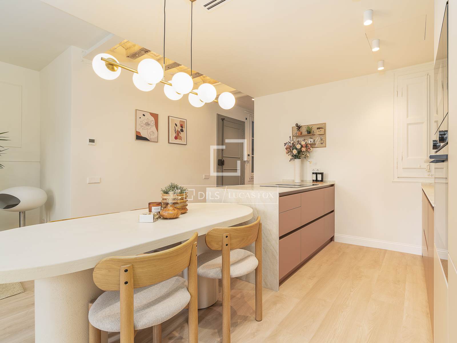 Apartamento en Barcelona, España 3 dormitorios, 135 m2 No. 194297