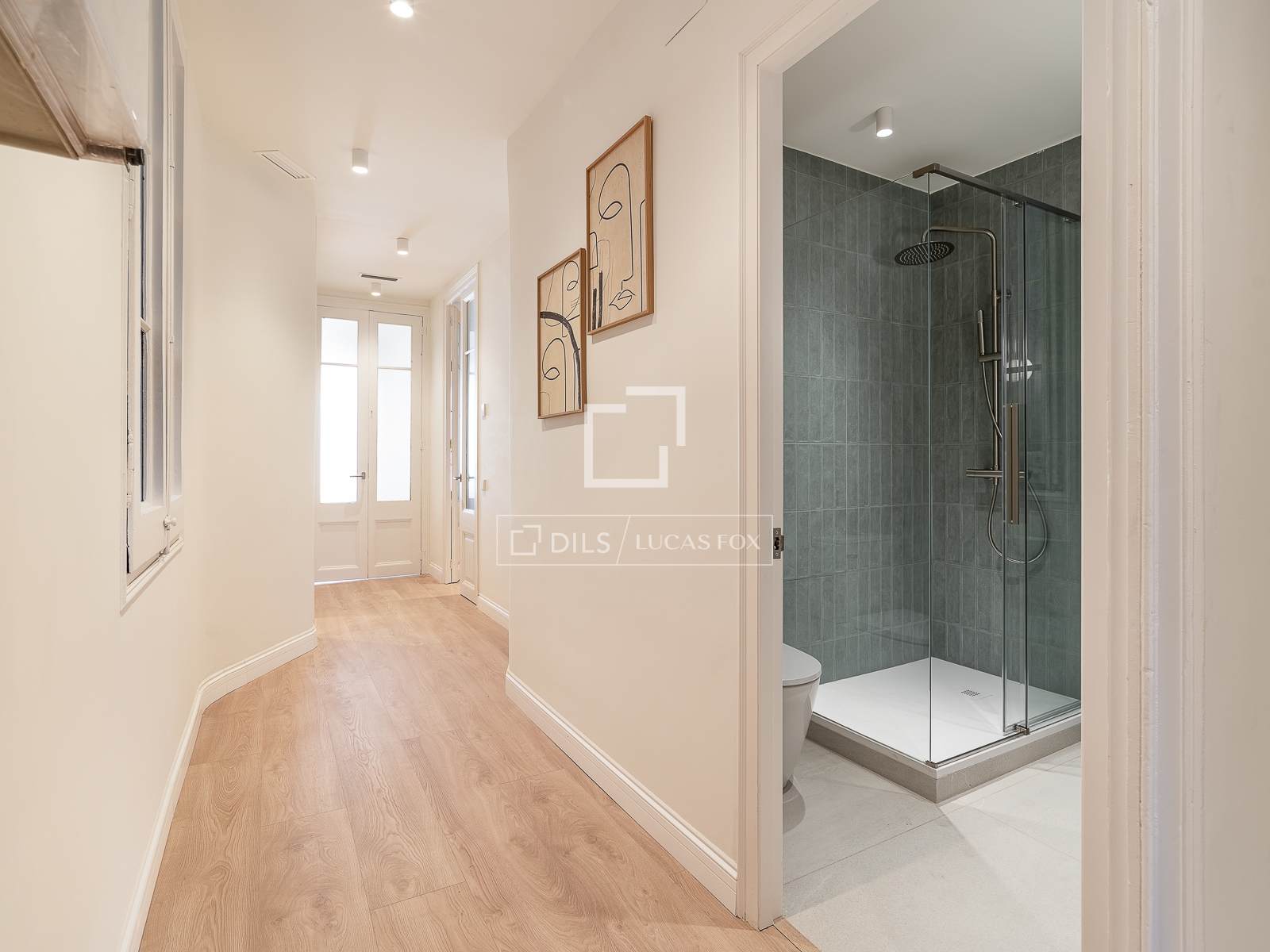 Apartamento en Barcelona, España 3 dormitorios, 135 m2 No. 194297