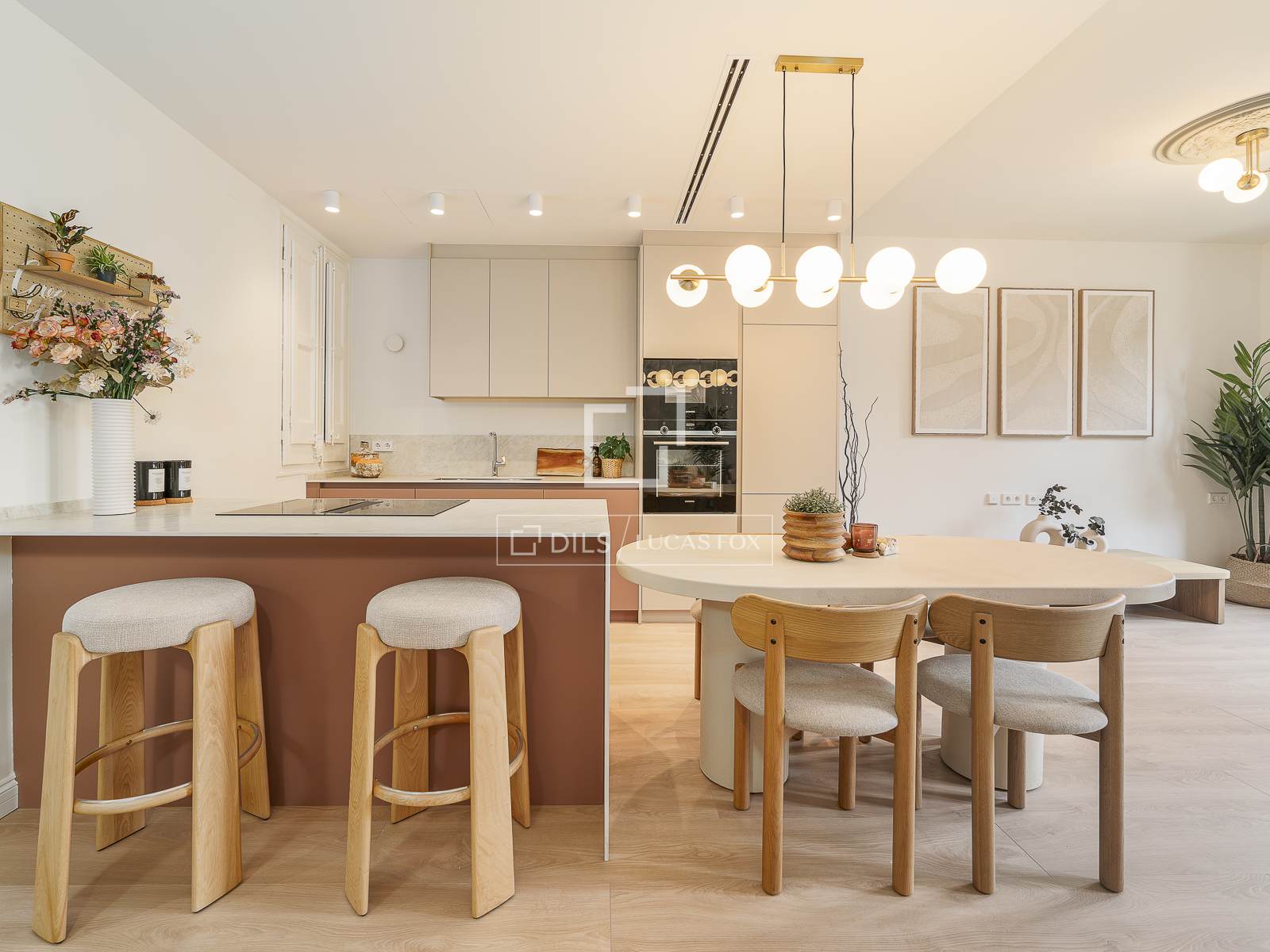 Apartamento en Barcelona, España 3 dormitorios, 135 m2 No. 194297