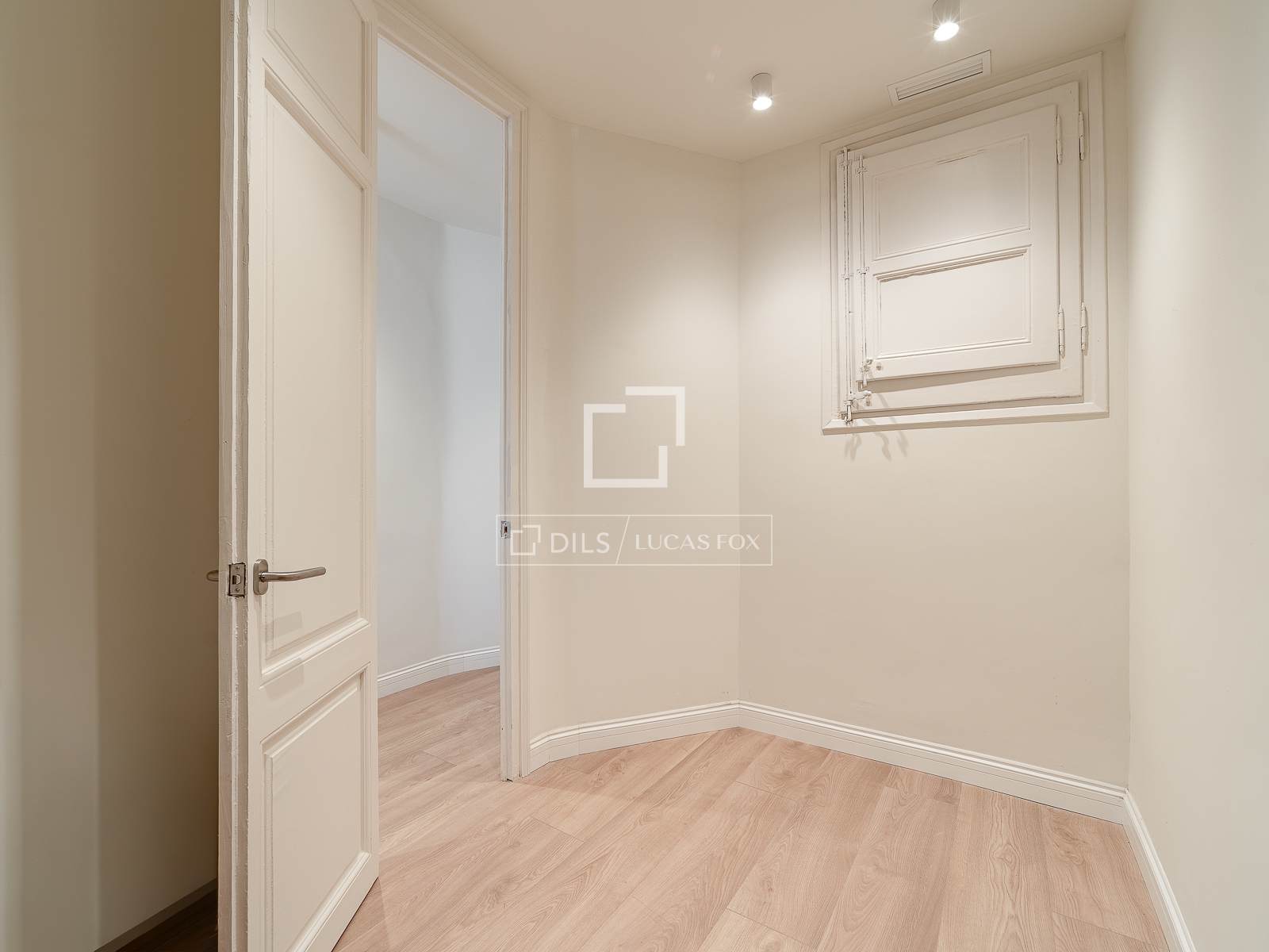 Apartamento en Barcelona, España 3 dormitorios, 135 m2 No. 194297
