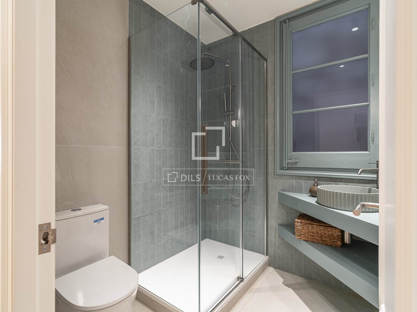 Apartamento en Barcelona, España 3 dormitorios, 135 m2 No. 194297