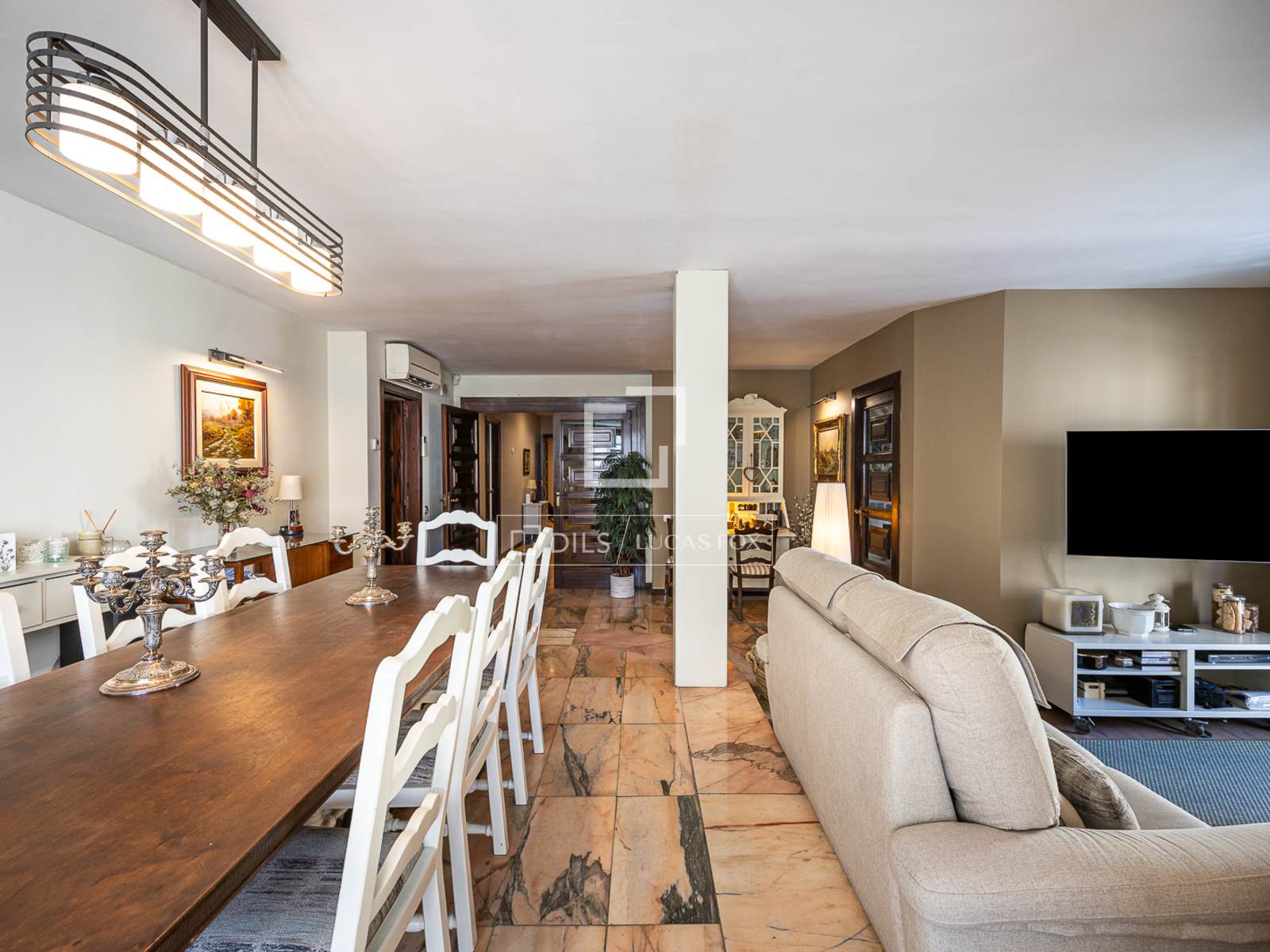 Apartamento en Barcelona, España 5 dormitorios, 178 m2 No. 194298