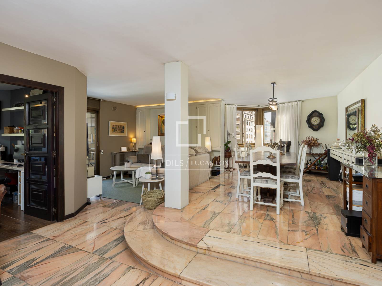 Apartamento en Barcelona, España 5 dormitorios, 178 m2 No. 194298