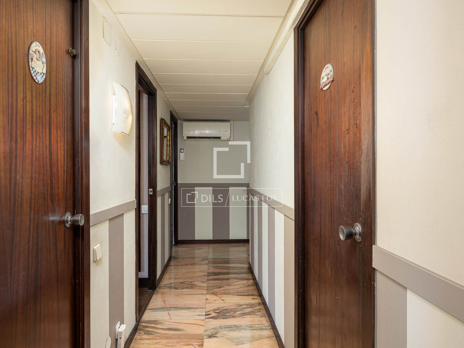 Apartamento en Barcelona, España 5 dormitorios, 178 m2 No. 194298