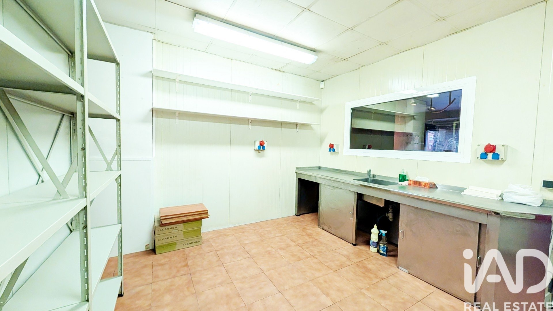 Commercial property in Barcelona, Spain 65 sq.m. No. 188512