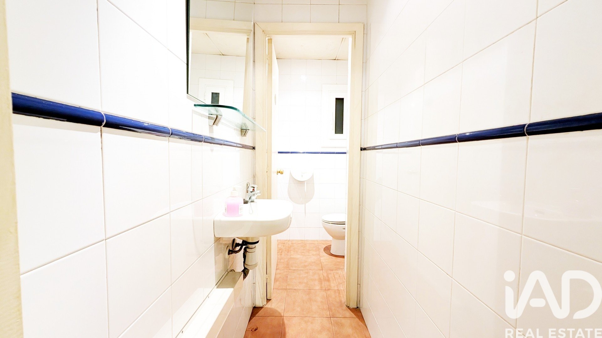 Commercial property in Barcelona, Spain 65 sq.m. No. 188512