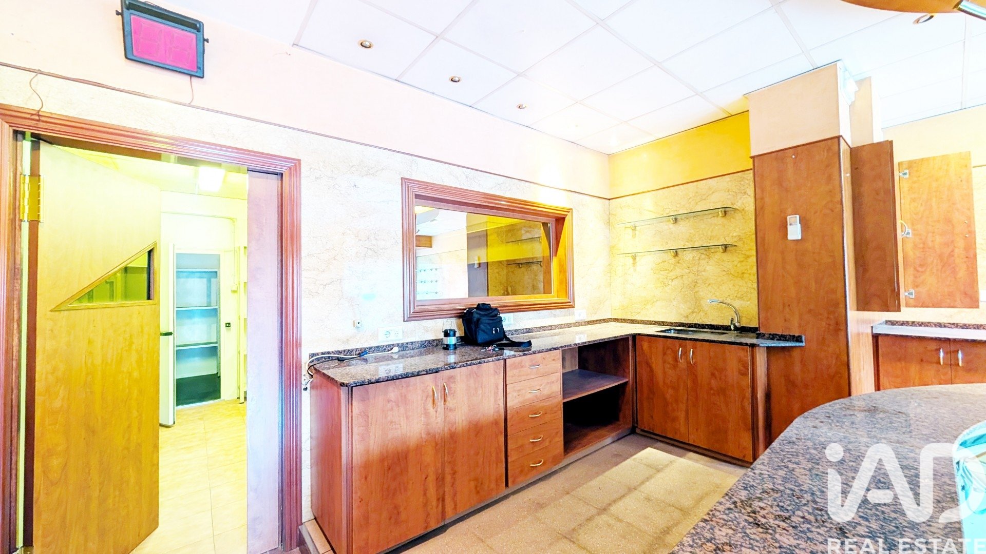 Commercial property in Barcelona, Spain 65 sq.m. No. 188512