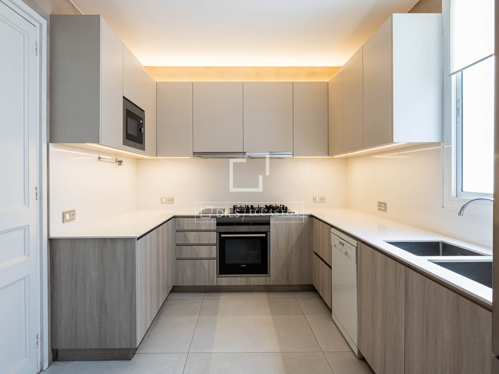 Dzīvoklis Barcelona, Spānijā 5 istabas, 217 m2 Nr. 168319