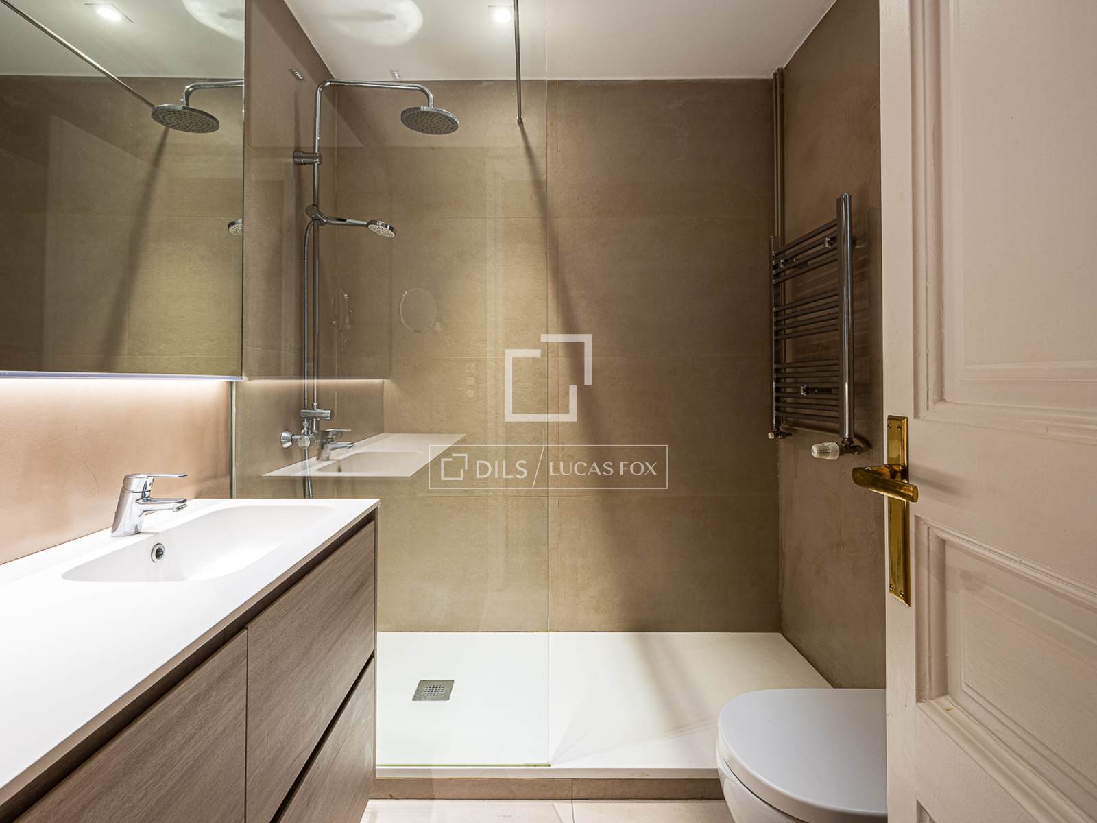 Dzīvoklis Barcelona, Spānijā 5 istabas, 217 m2 Nr. 168319