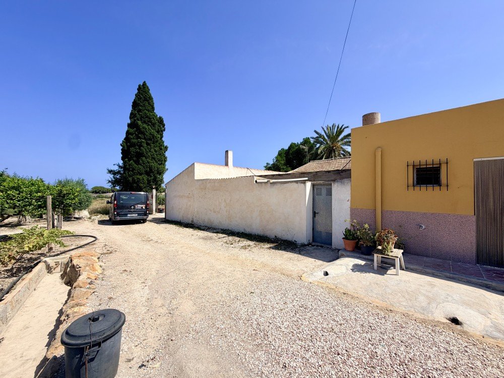 Finca i La Marina, Alicante, Spanien 5 sovrum, 200 kvm. Nr. 189883