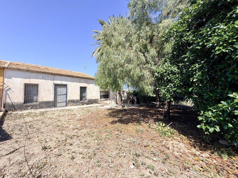 Finca i La Marina, Alicante, Spanien 5 sovrum, 200 kvm. Nr. 189883