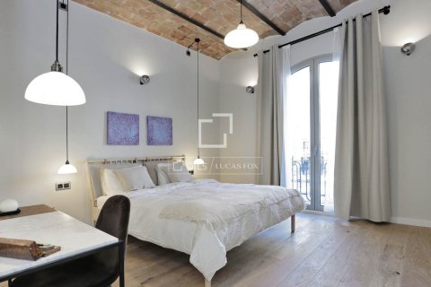 Apartamento en Barcelona, España 3 dormitorios, 130 m2 No. 192620
