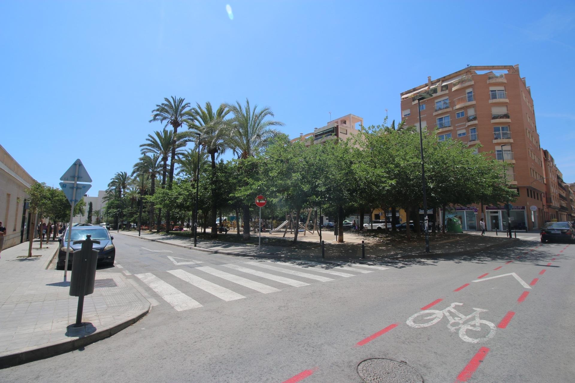 Liikekiinteistö Alicante, Espanja 24 makuuhuonetta, 1280 m2 No. 165210