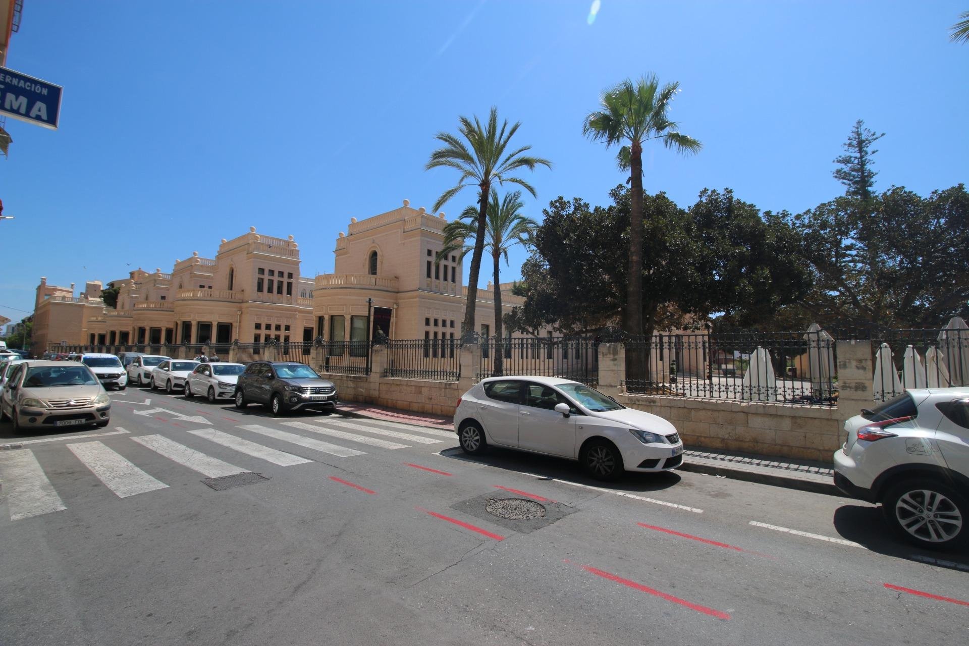 Liikekiinteistö Alicante, Espanja 24 makuuhuonetta, 1280 m2 No. 165210