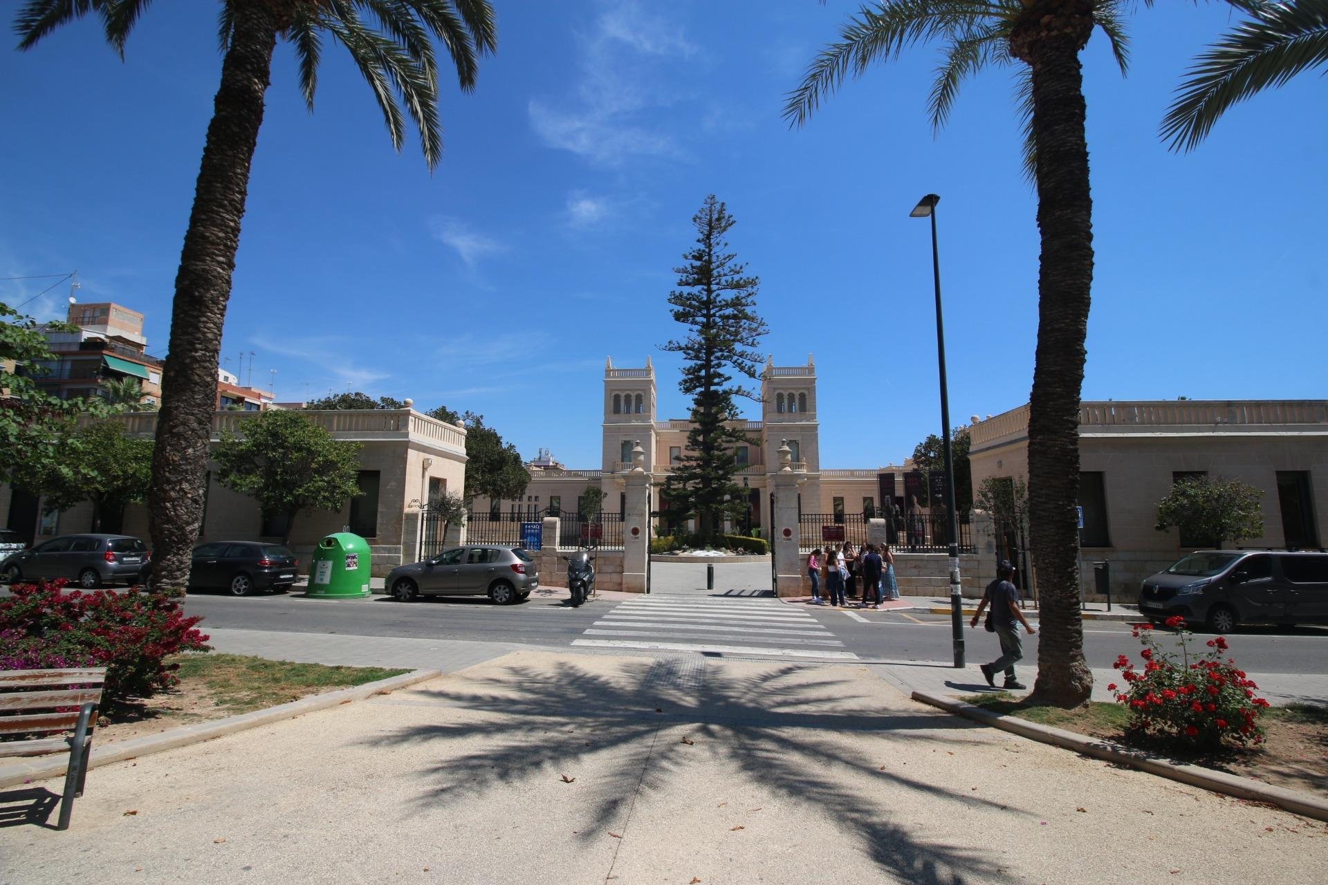 Liikekiinteistö Alicante, Espanja 24 makuuhuonetta, 1280 m2 No. 165210
