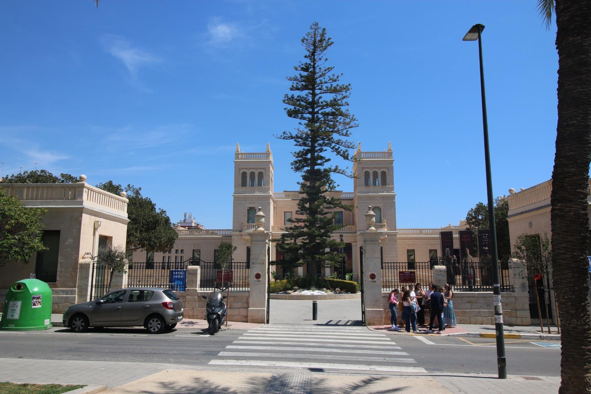 Liikekiinteistö Alicante, Espanja 24 makuuhuonetta, 1280 m2 No. 165210