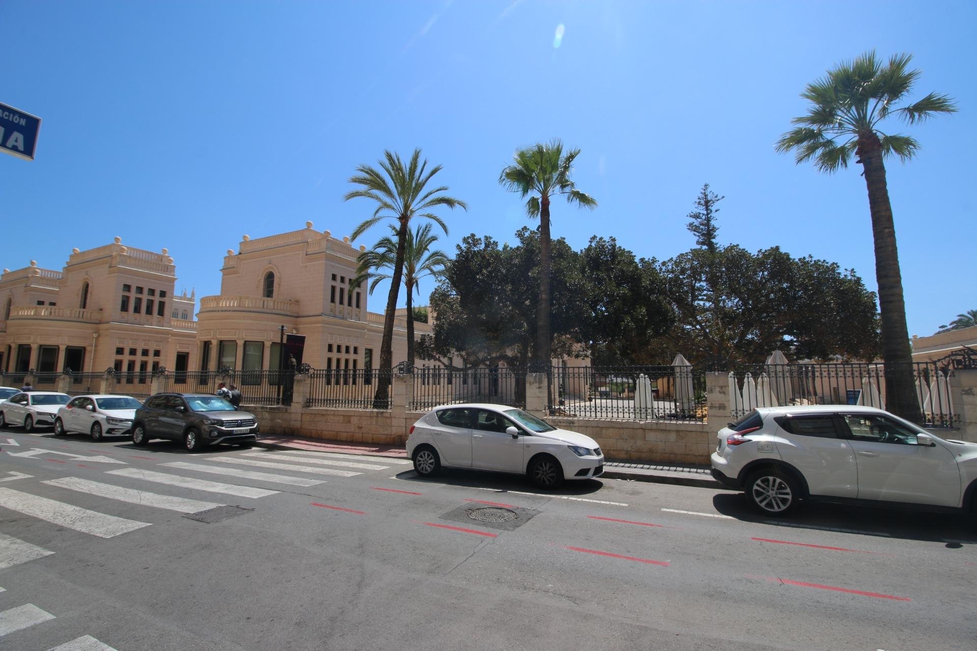 Liikekiinteistö Alicante, Espanja 24 makuuhuonetta, 1280 m2 No. 165210