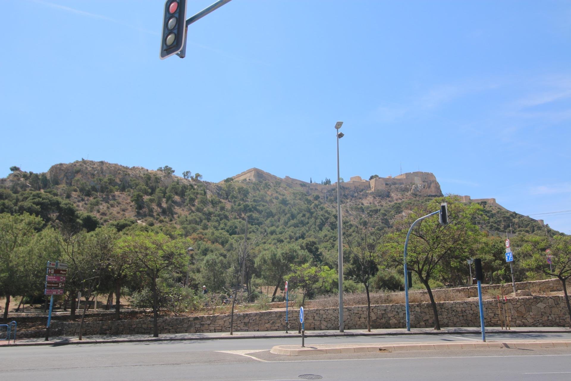 Liikekiinteistö Alicante, Espanja 24 makuuhuonetta, 1280 m2 No. 165210