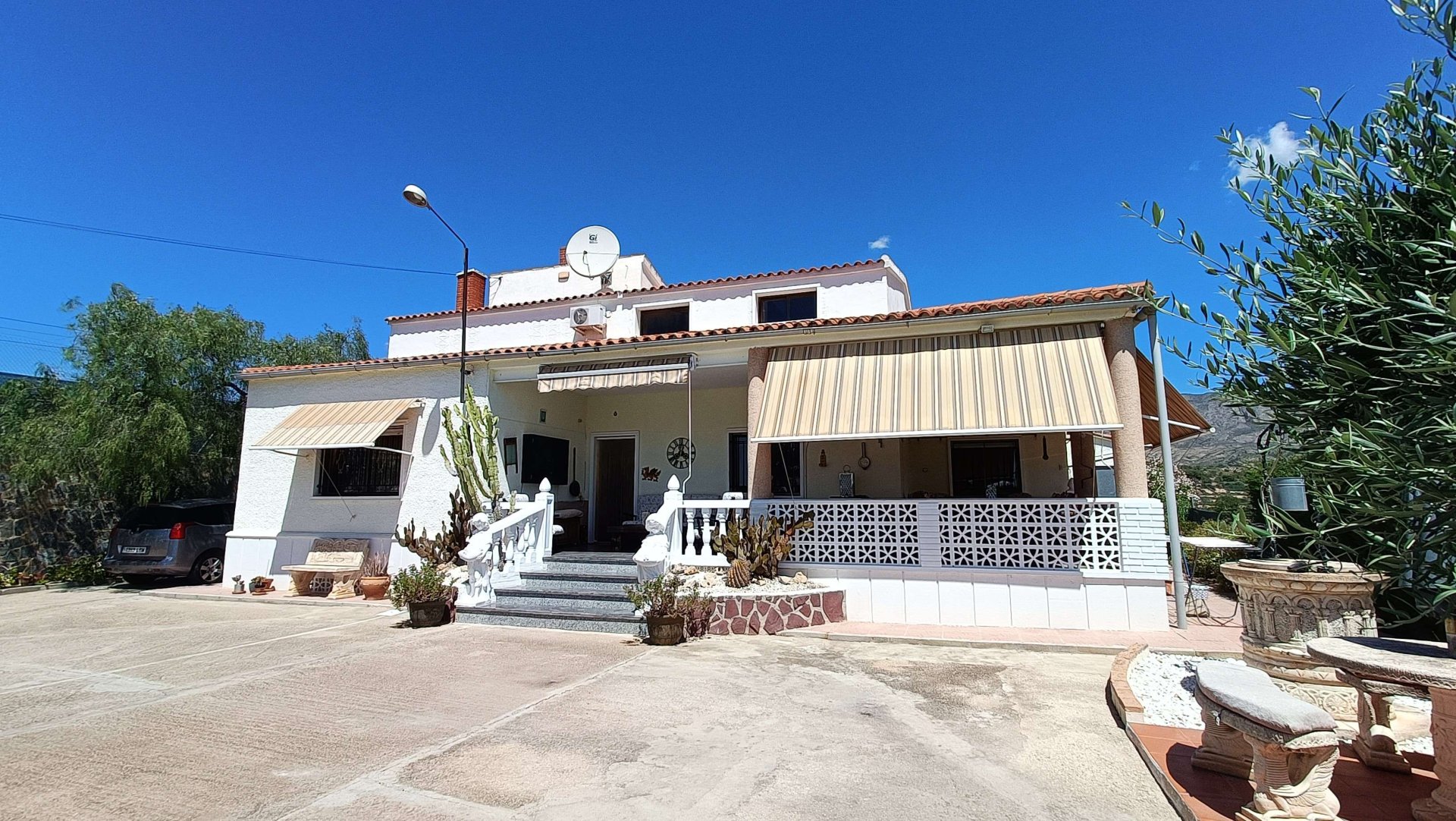 Huvila Barrio De La Estacion De Crevillente, Alicante, Espanja 6 makuuhuonetta, 312 m2 No. 189681