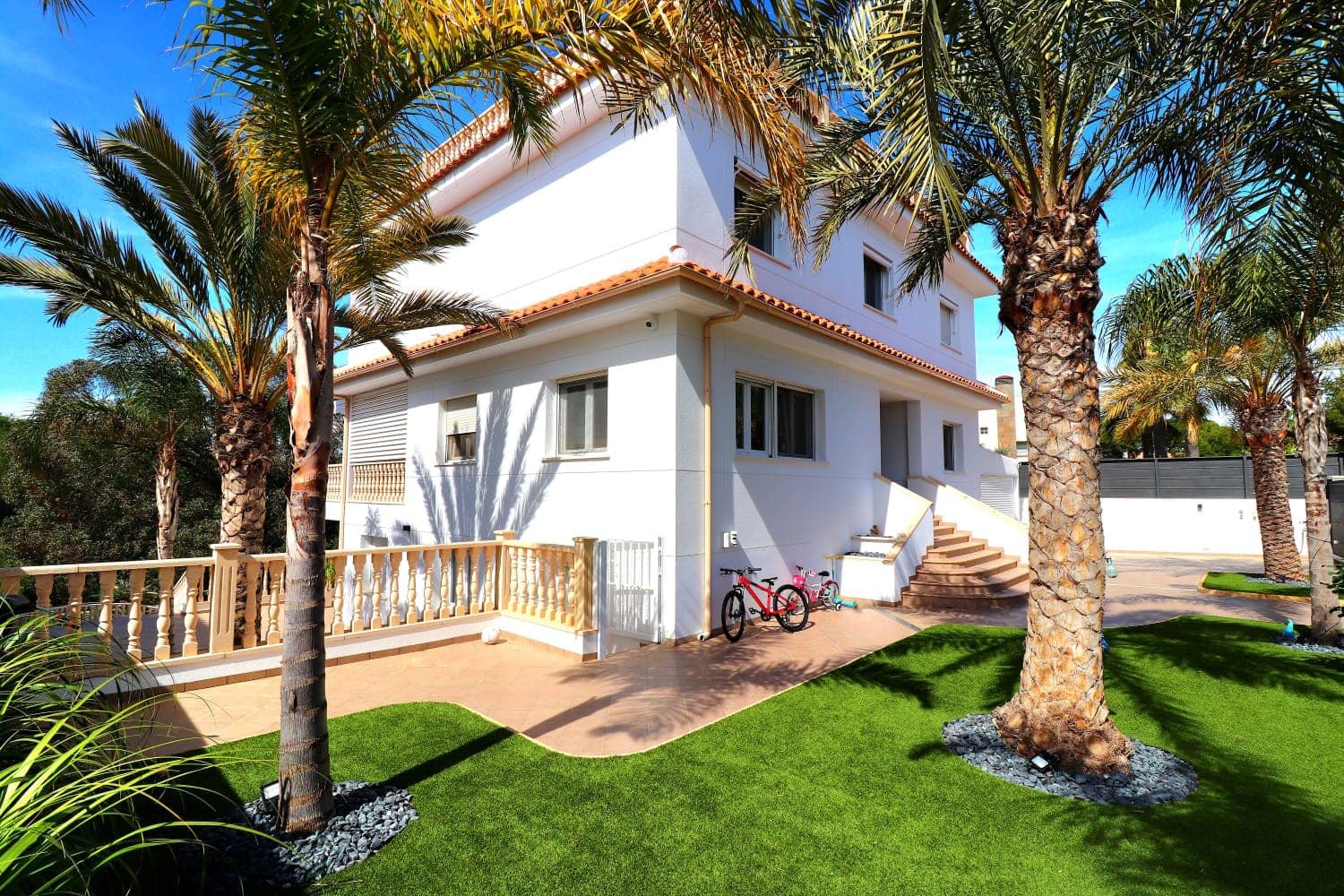 Villa i Dehesa De Campoamor, Alicante, Spanien 5 sovrum, 250 kvm. Nr. 136910